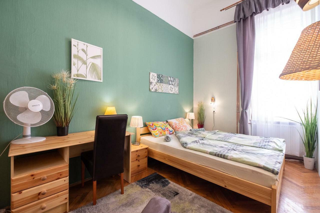 Pesto Hostel Budapest Exterior foto