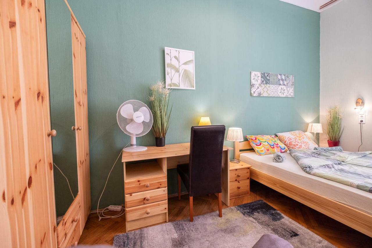 Pesto Hostel Budapest Exterior foto
